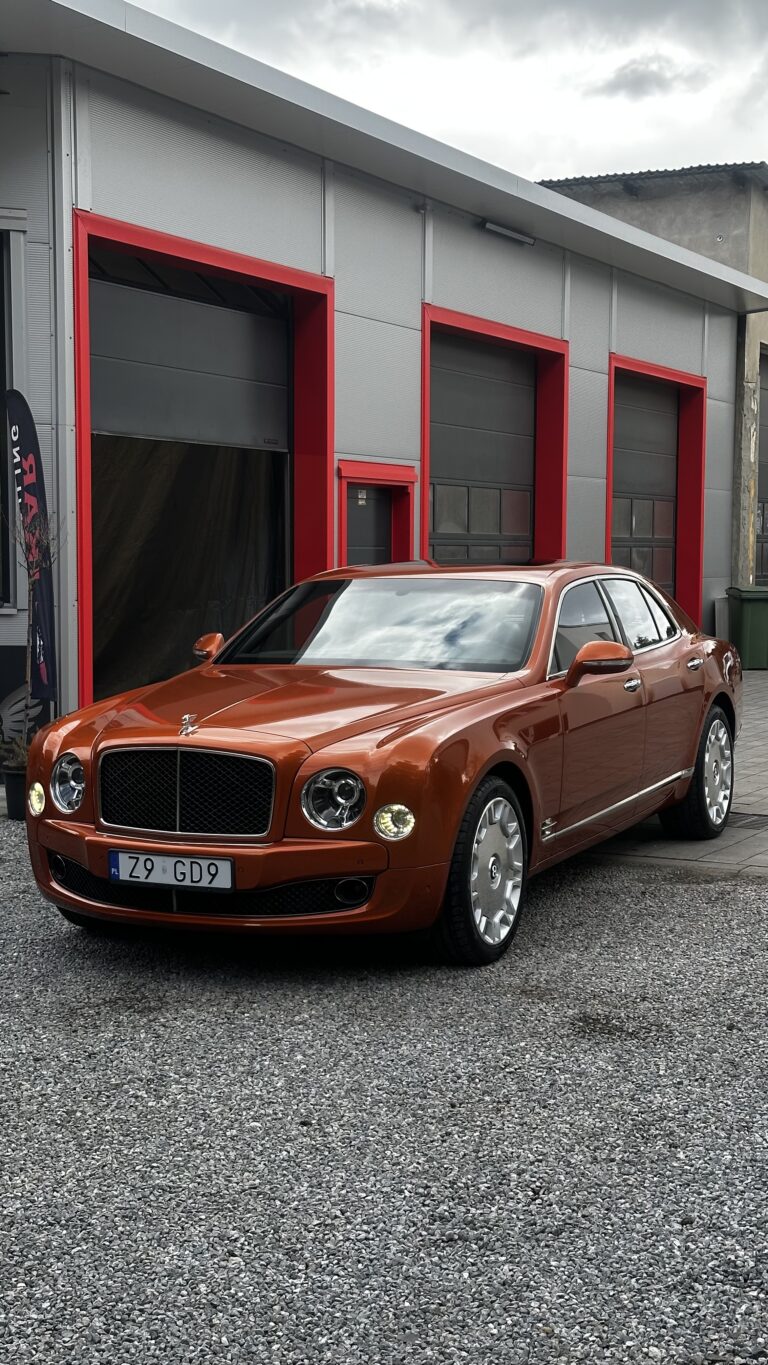 Bentley detailing
