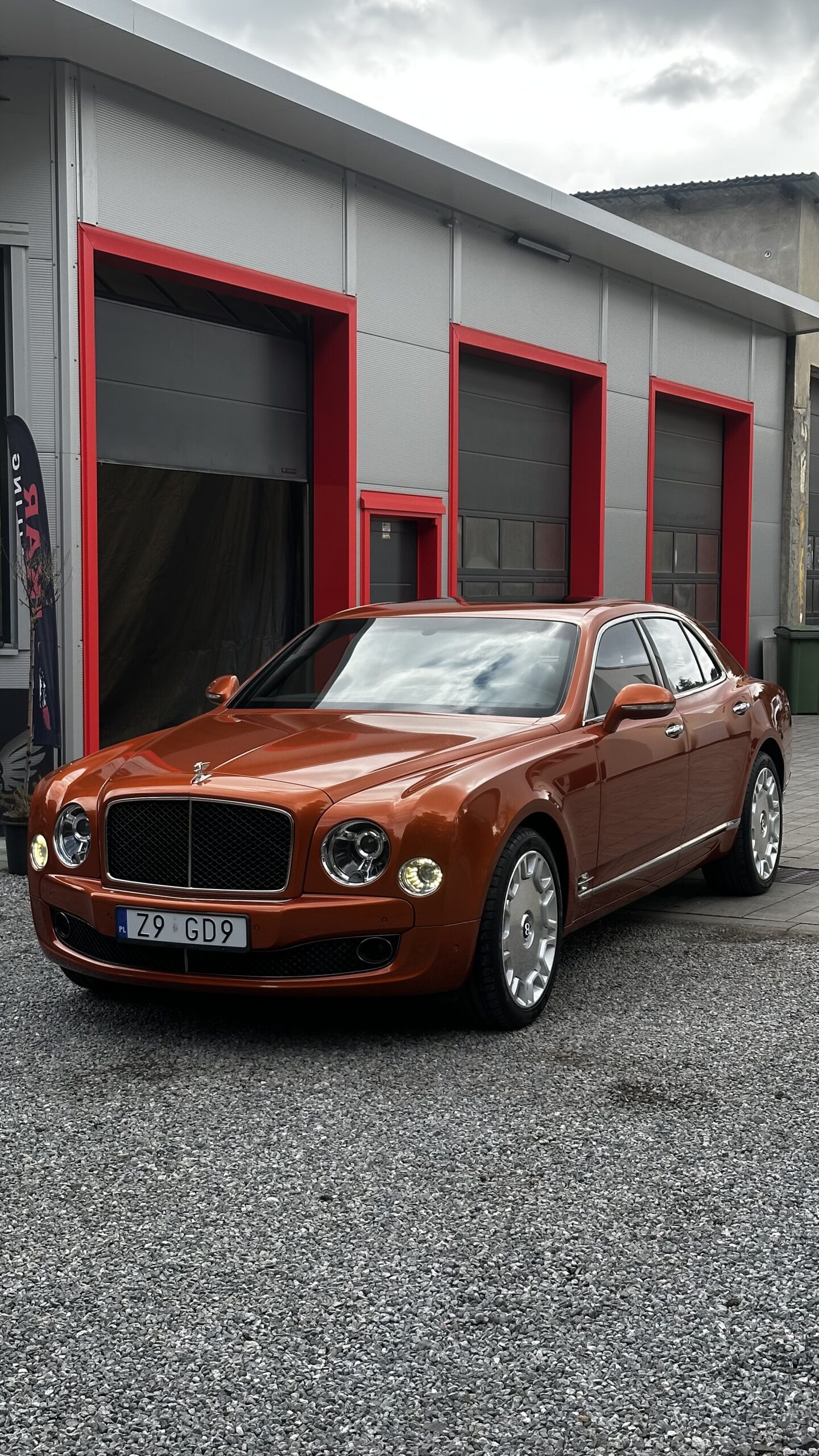 Bentley detailing